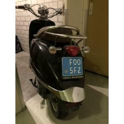 Super retro scooter met weinig km’s