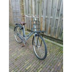 omafiets met verlichting en slot