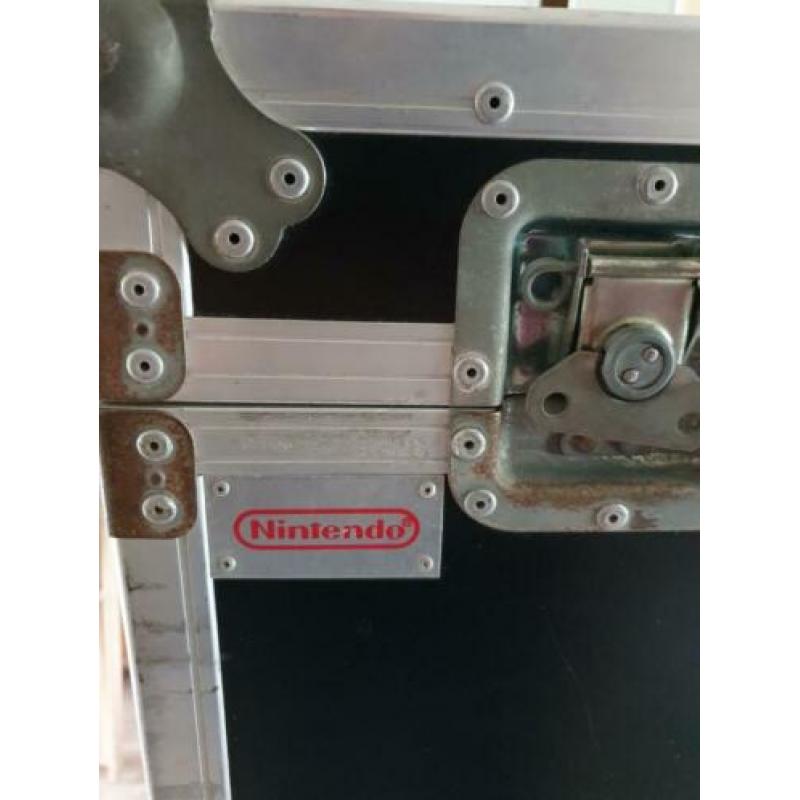 Nintendo Flightcase met lift voor display NES consoles