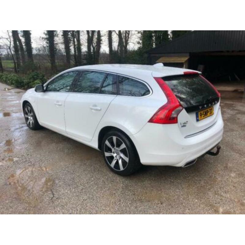 VOLVO V60 2.4D6 208KW Plug-in 4WD PLUG-IN HYBRID SUMMUM AWD