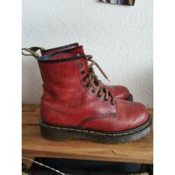 Dr Martens cherry rood met dikke zool maat 38