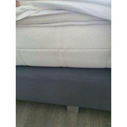 Nette boxspring 140x200 met topper