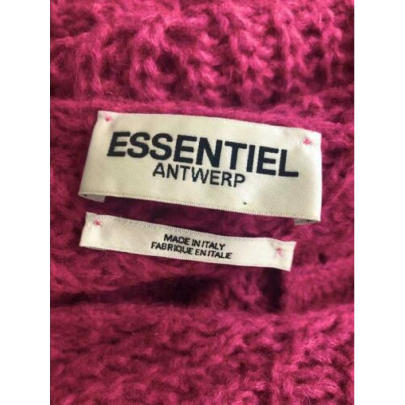 **ESSENTIEL* maat M oversized trui! Toffe fel roze kleur!