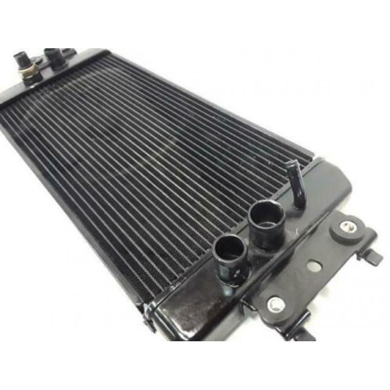 C800 2001 - 2010 Suzuki Radiator Oliekoeler D1-30280