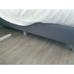 Nette boxspring 140x200 met topper