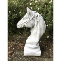 Sculptuur paardenhoofd,vol steen-tuin deco-Accessoires