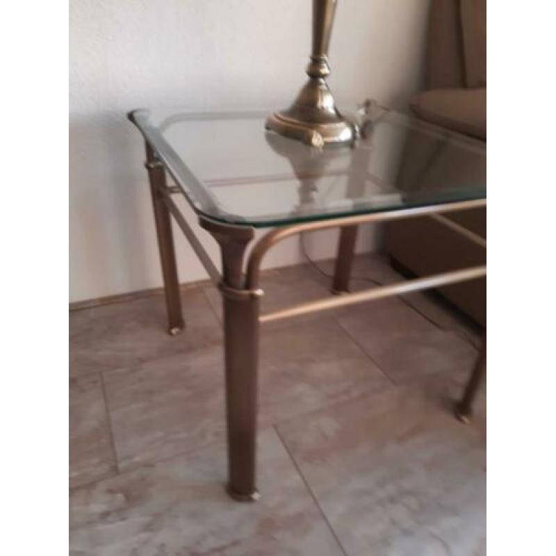 glas met messing salon tafel /hoek tafel/ plus tafel lamp