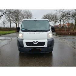 Peugeot Boxer 2.2 hdi met luchtvering achter.