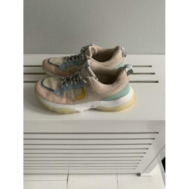 Zara sneakers mt 36