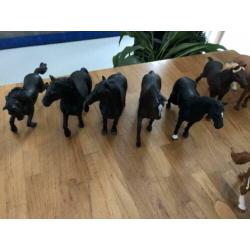 Diverse Schleich paarden (hond/kat)