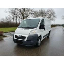 Peugeot Boxer 2.2 hdi met luchtvering achter.