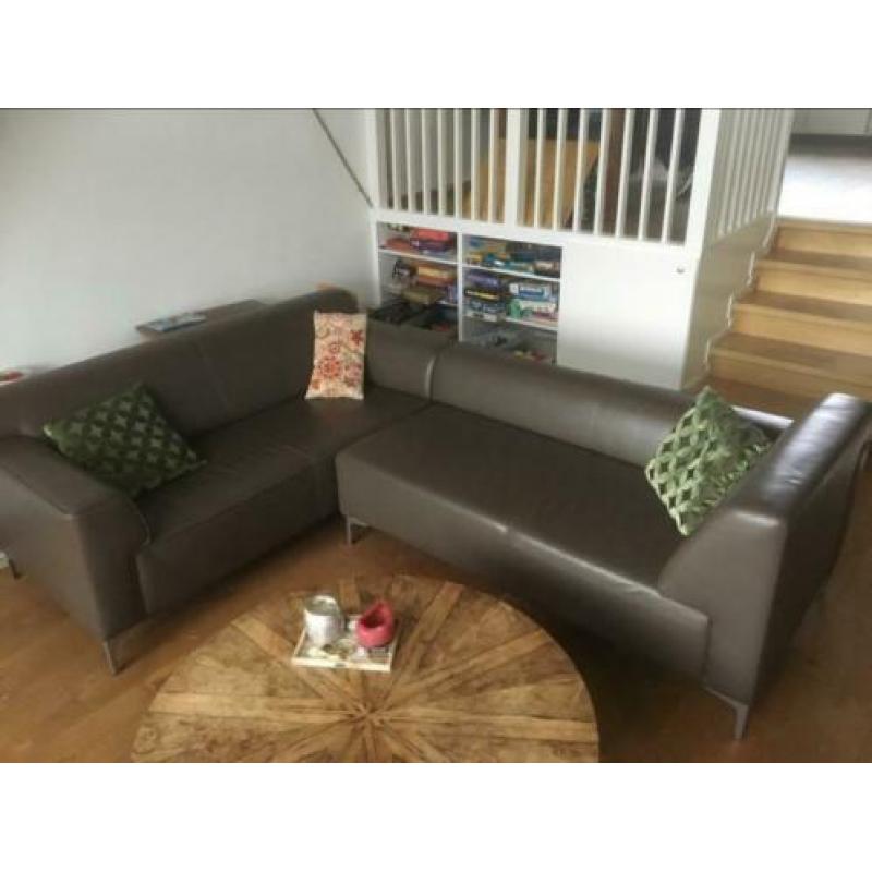 Bruin leder Chaise longue. Montel