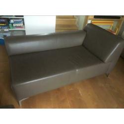 Bruin leder Chaise longue. Montel