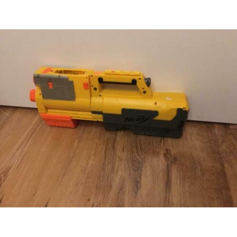 Nerf Deploy CS6 incl pijltjes en laser