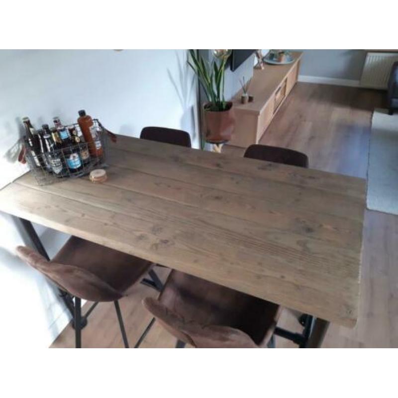 Zittafel/bartafel en salontafel industriële stijl