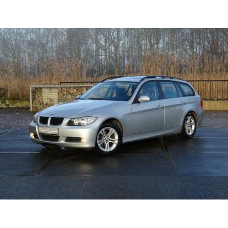 BMW 3-serie Touring 320i | NAVI | STOELVERW | PANODAK!