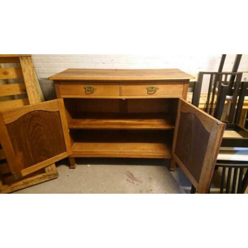 Antieke kast met 2 lades (commode)