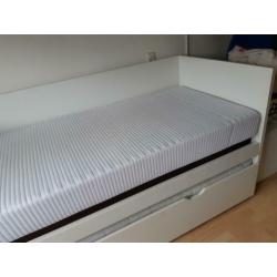 bed Ikea + onderschuifbed