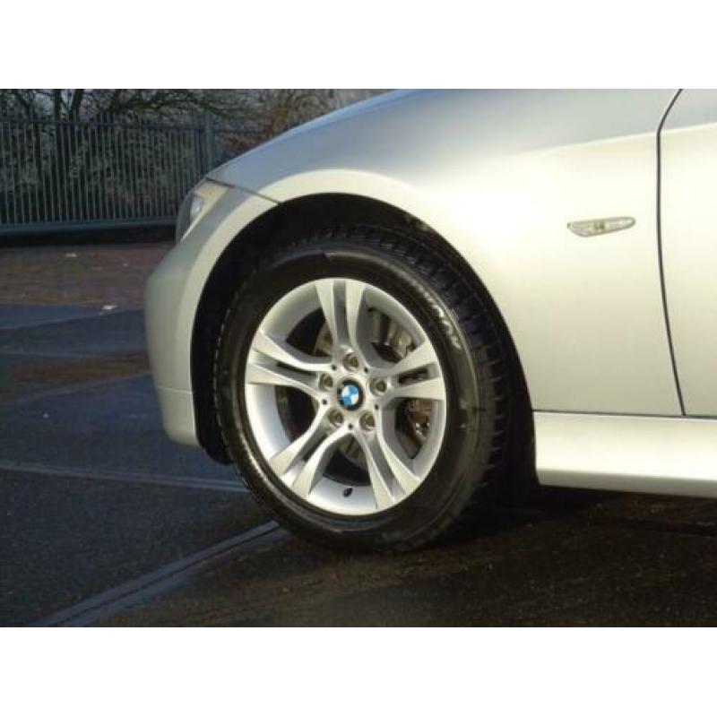 BMW 3-serie Touring 320i | NAVI | STOELVERW | PANODAK!