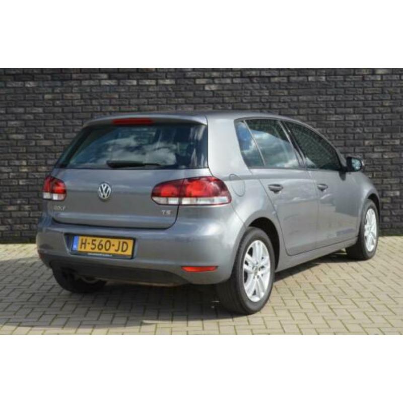 Volkswagen Golf Airco/ Parkeersensoren/ Stoelverwarming/ Ele