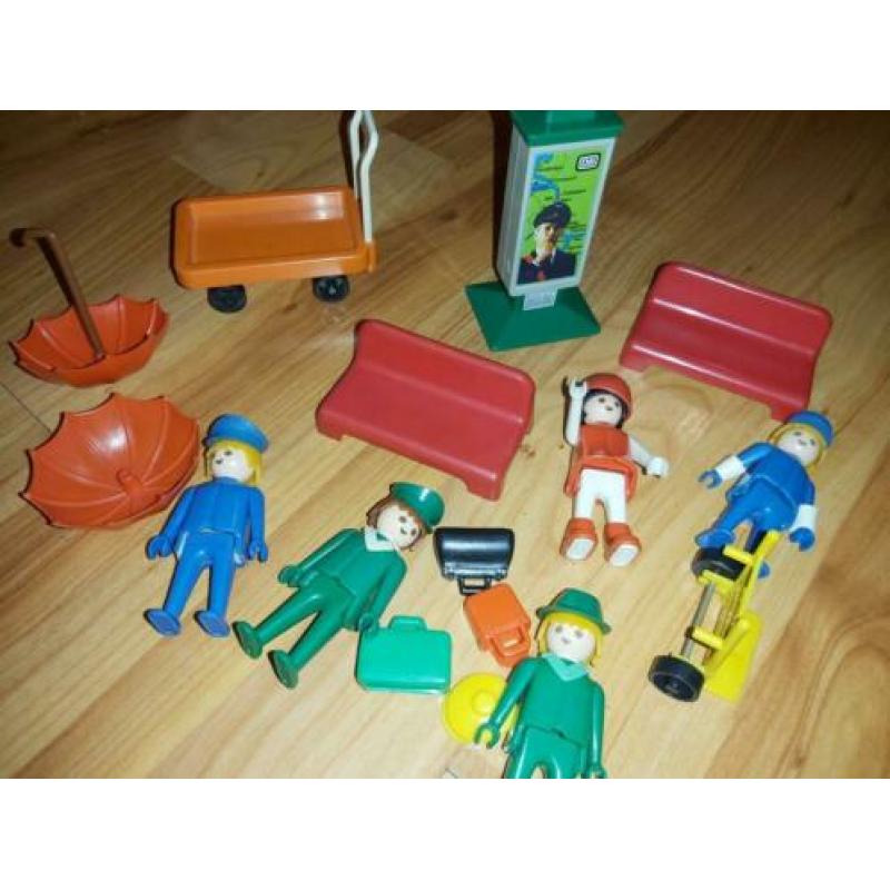 Diverse playmobil trein station met klok vintage