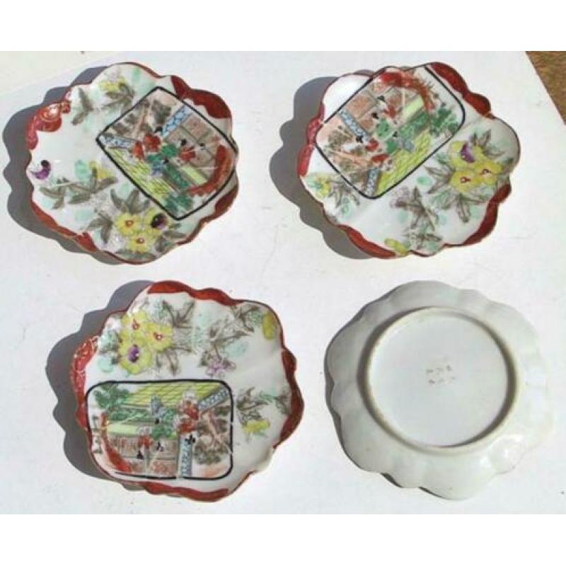 4 bordjes, Imari japans doorsnede 10 cm