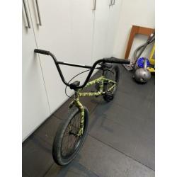 2 fietsen te koop bmx en een grote jongensfiets 7 versneling