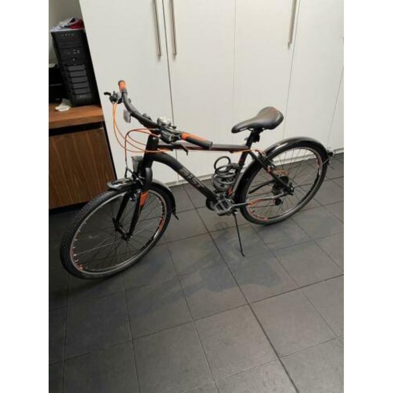 2 fietsen te koop bmx en een grote jongensfiets 7 versneling