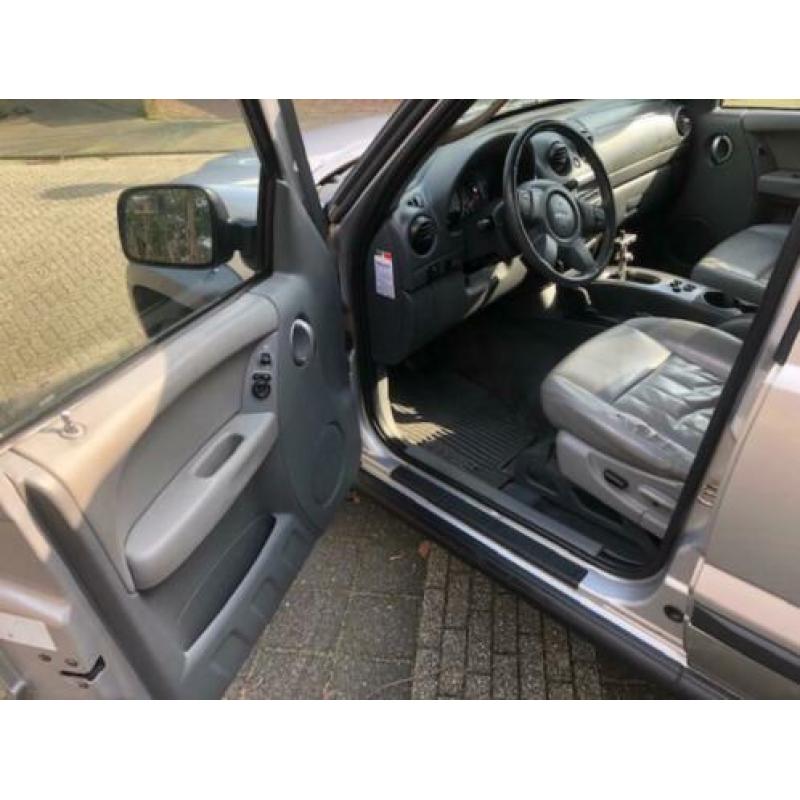 Jeep Cherokee 2.8 CRD AUT 2007 Grijs