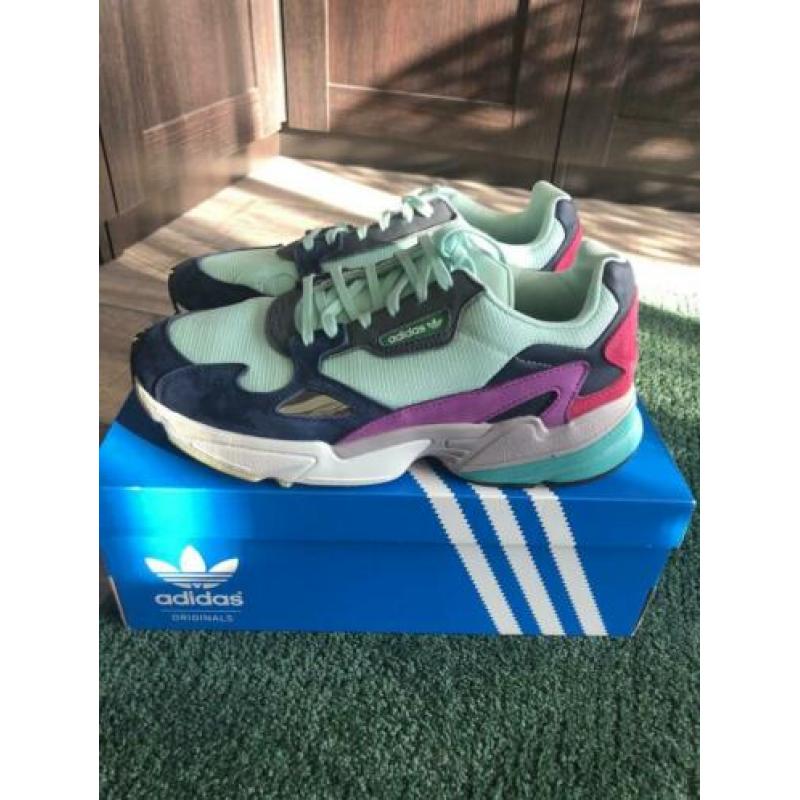 Adidas Falcon 42