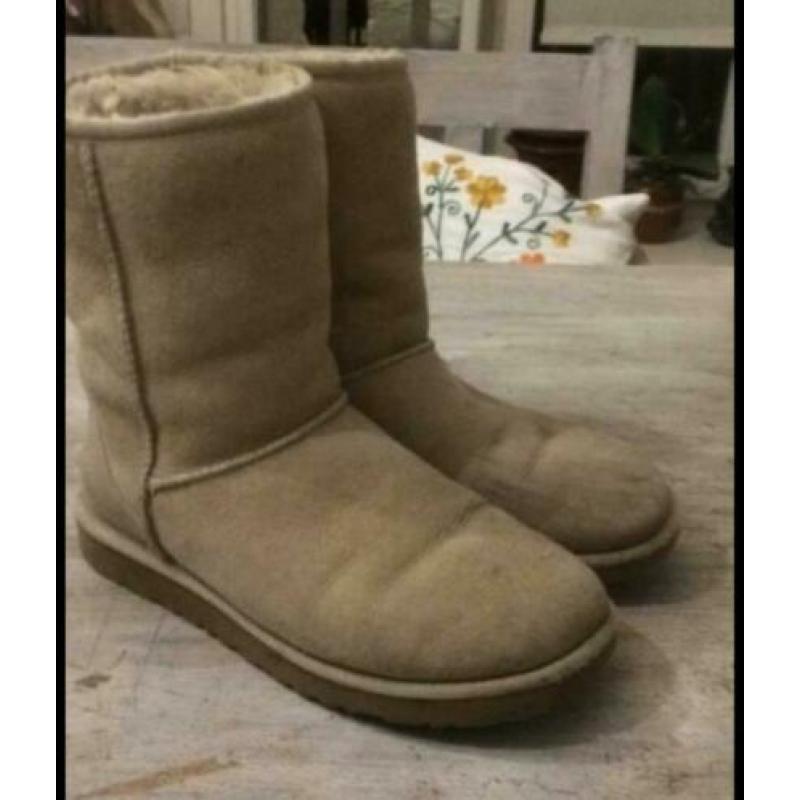 Uggs sand kleur beige maat 38 (W7) gedragen