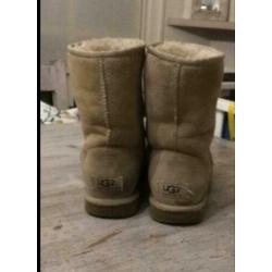 Uggs sand kleur beige maat 38 (W7) gedragen