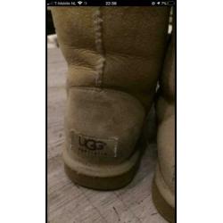 Uggs sand kleur beige maat 38 (W7) gedragen