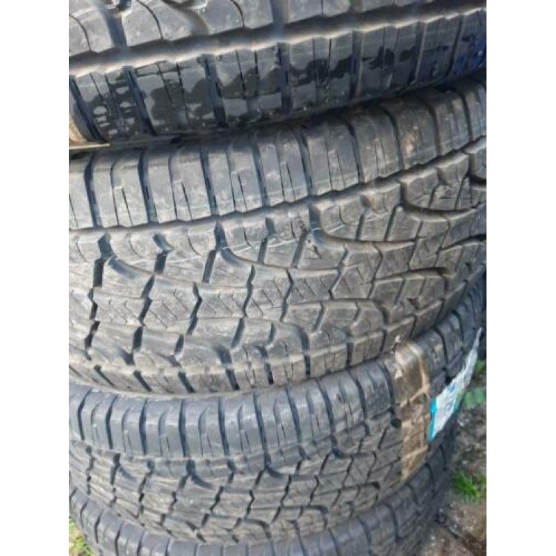 275-65-17 pirelli