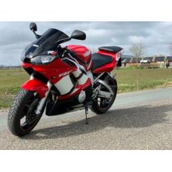 Zeer nette yamaha r6 2002!