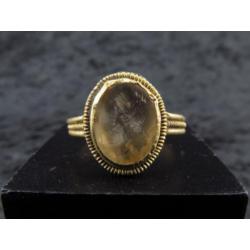 Roman decorated golden sealring with Rock crystal intaglio