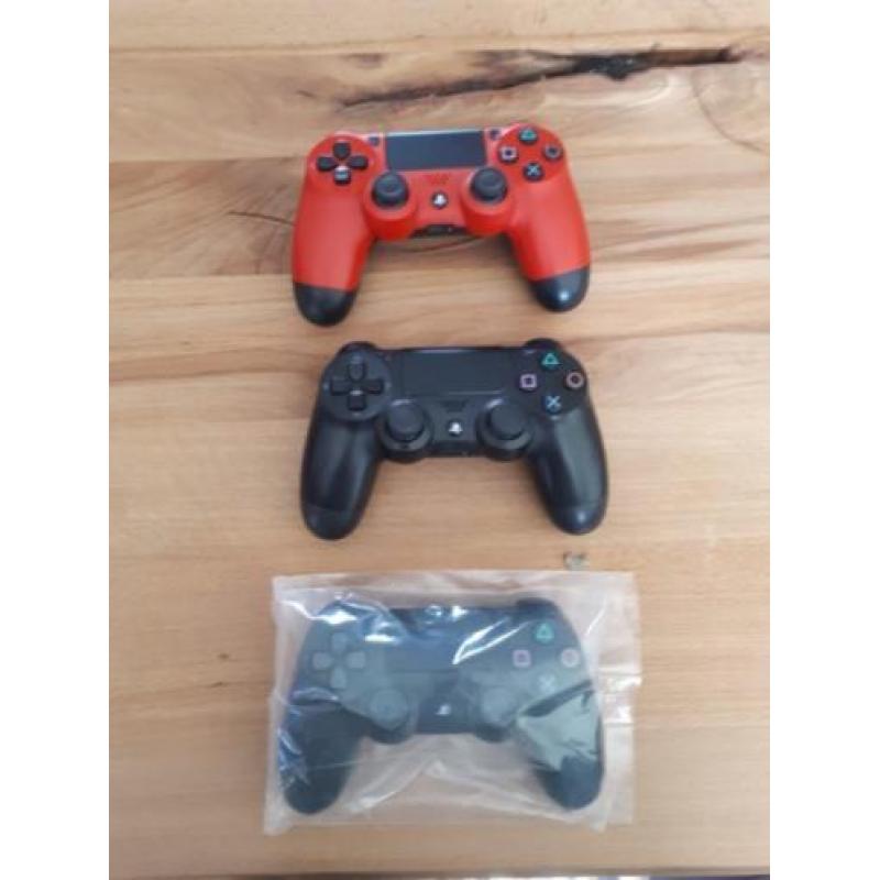 PlayStation 4 500gb, 3 controllers, 1 spel en headset