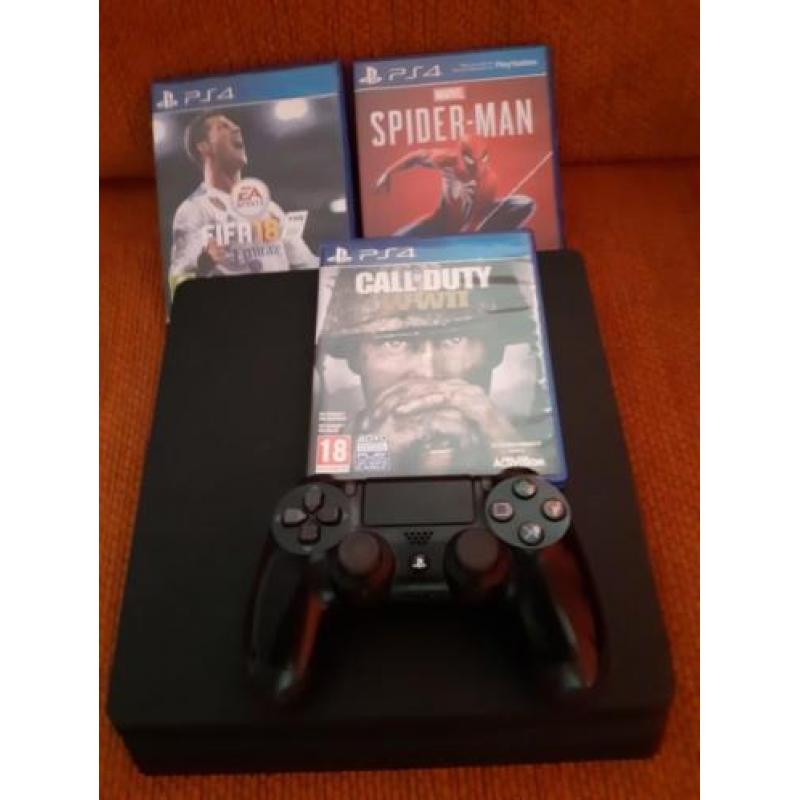 PlayStation 4 met games en 2 controllers