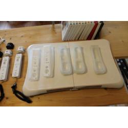 Te koop Nintendo Wii kompleet met spellen ( Fitness )