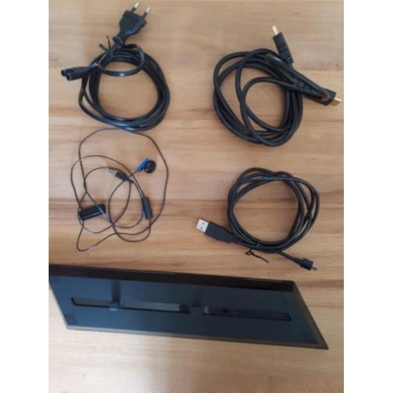 PlayStation 4 500gb, 3 controllers, 1 spel en headset